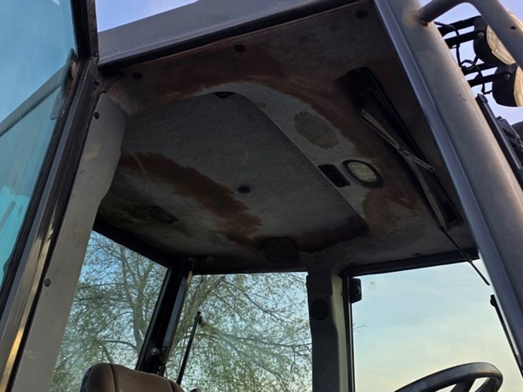 2009-new-holland-b95b-image-57