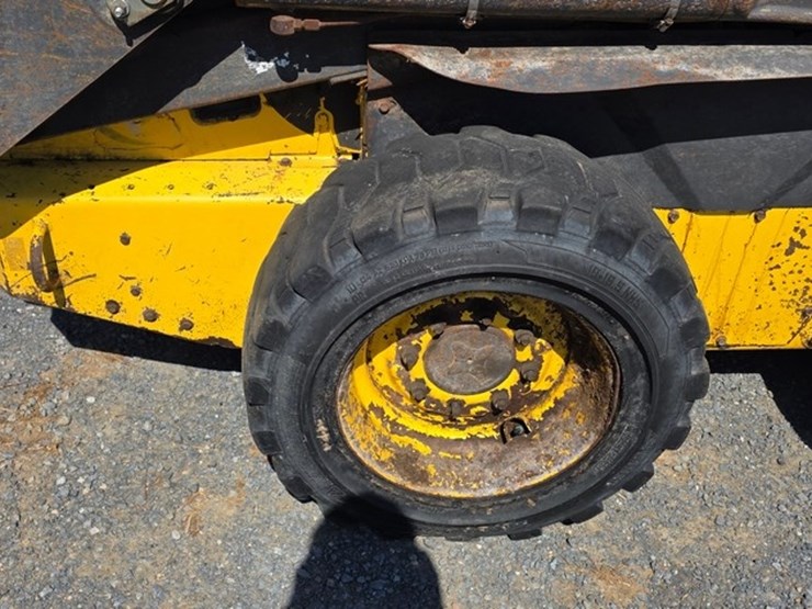 new-holland-l175-image-12