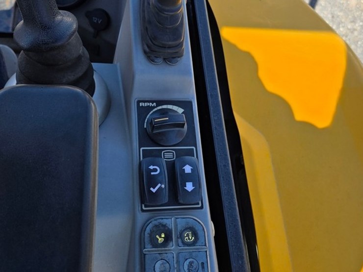 2021-jcb-35z-1-image-64