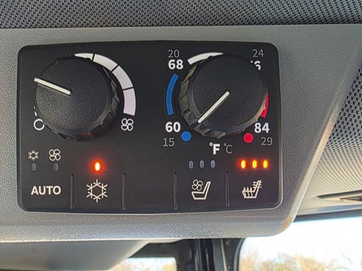 2023-deere-550-lgp-image-83