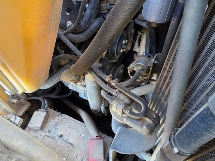 2014-deere-326e-image-40