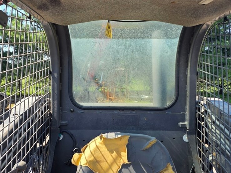 2013-new-holland-l220-image-36