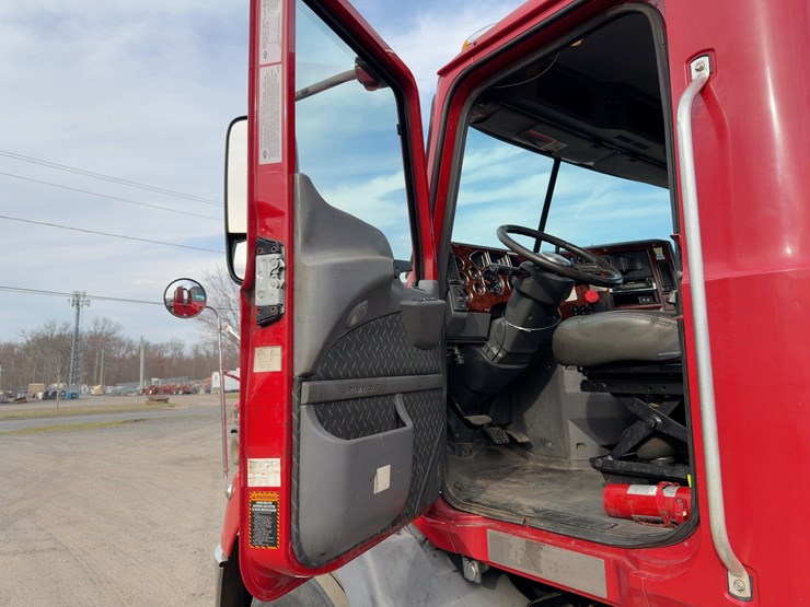 2013-mack-pinnacle-cxu613-image-23