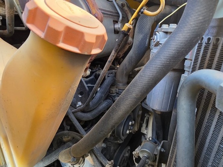 2014-deere-326e-image-41