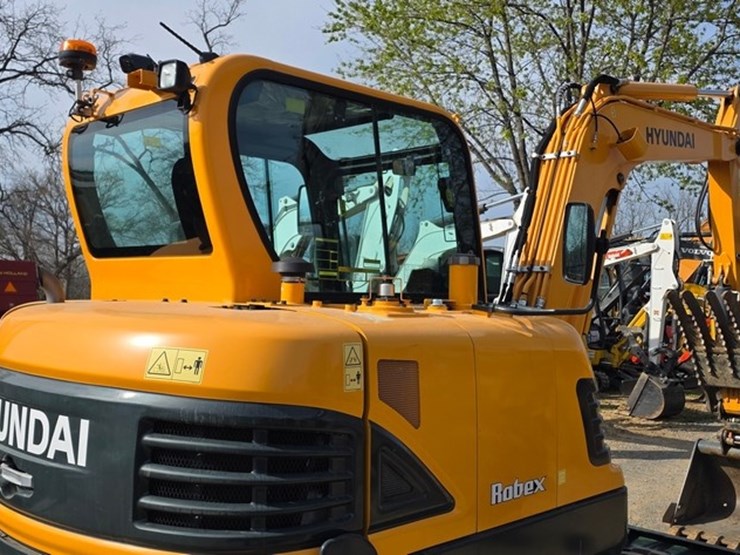 2020-new-holland-e57c-image-27