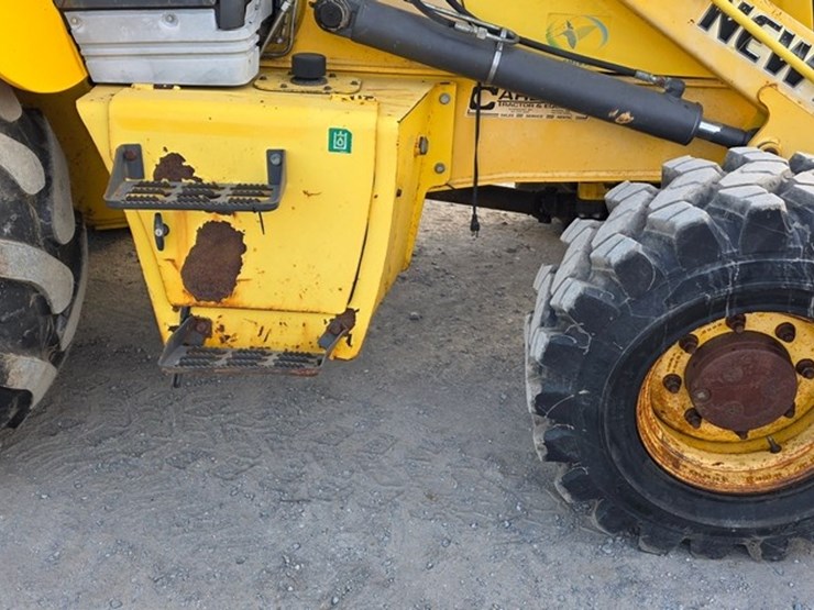 2009-new-holland-b95b-image-10