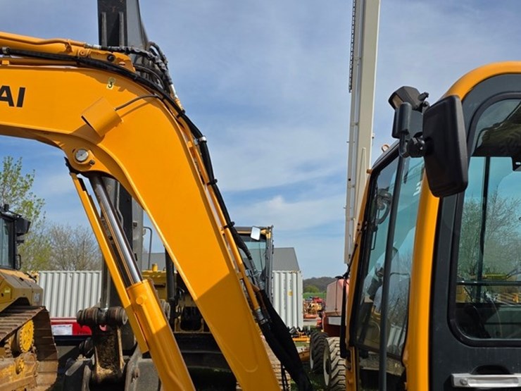 2020-new-holland-e57c-image-16