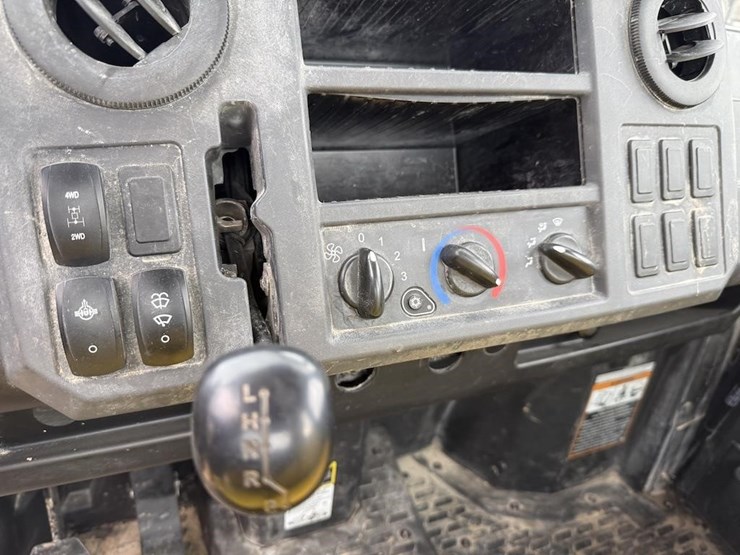 john-deere-gator-image-10