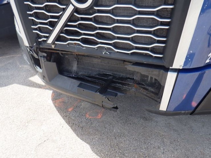 2019-volvo-vnl300-image-3