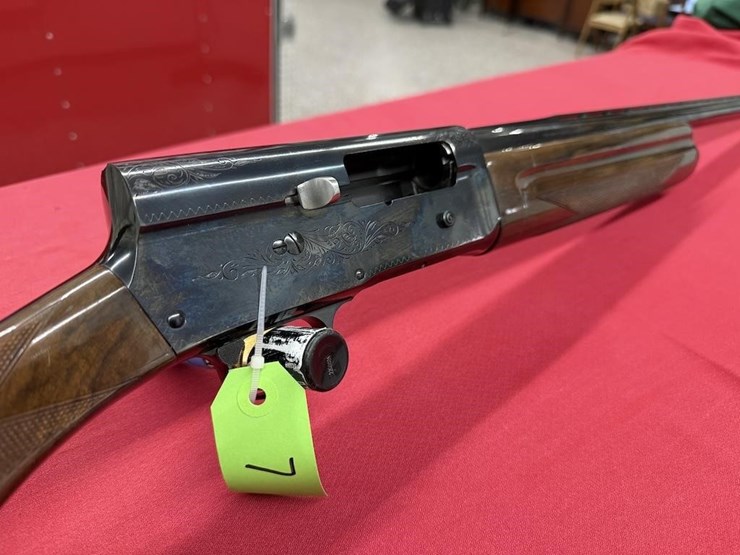 browning-light-twelve-12-gauge-shotgun-image-1