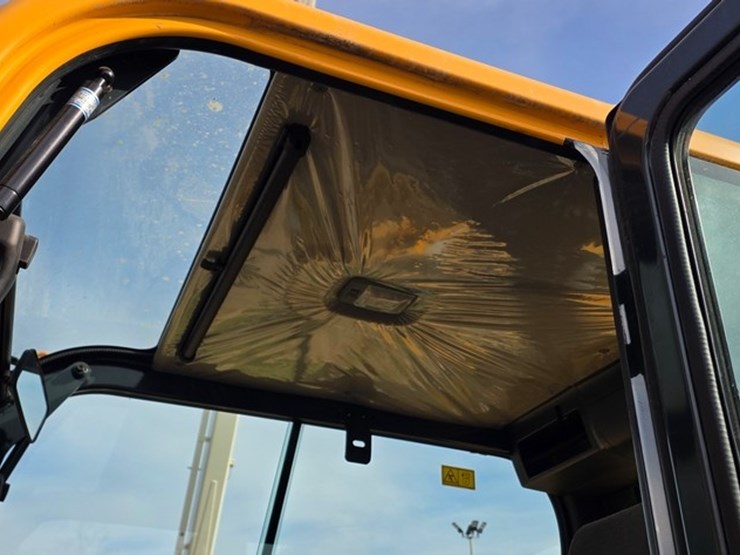 2020-new-holland-e57c-image-62