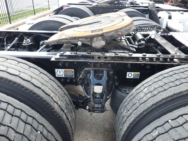 2023-kenworth-t680-image-5