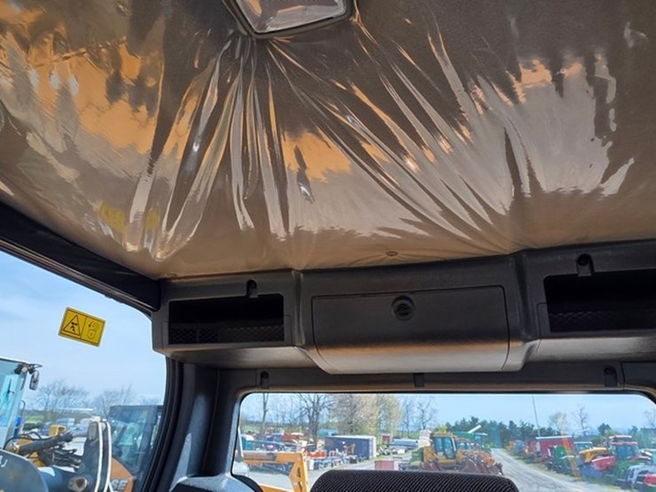 2020-new-holland-e57c-image-66