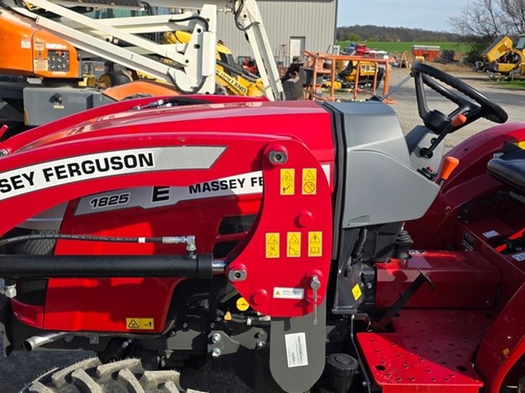 2022-massey-ferguson-1825e-image-11