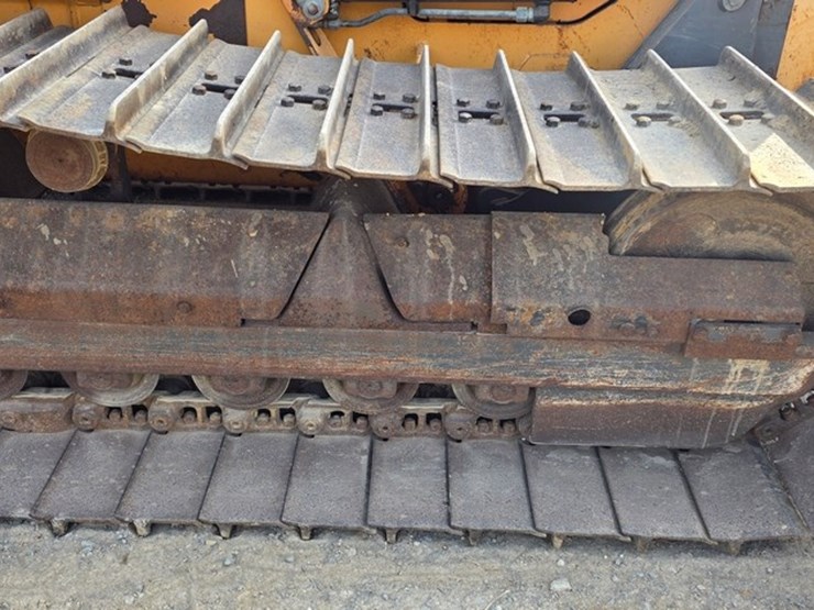 2016-case-750m-lgp-image-34