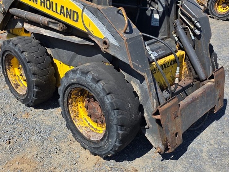 new-holland-l175-image-7