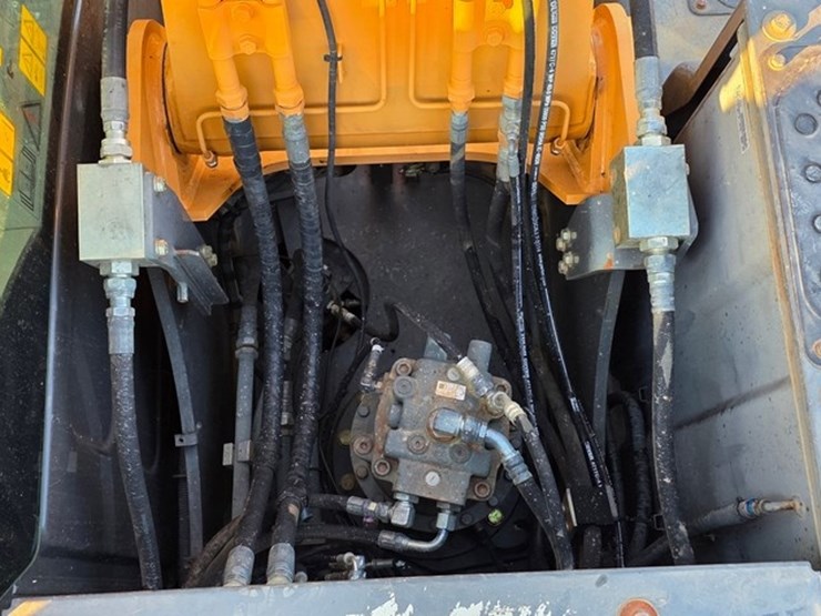 2014-case-cx160c-image-79