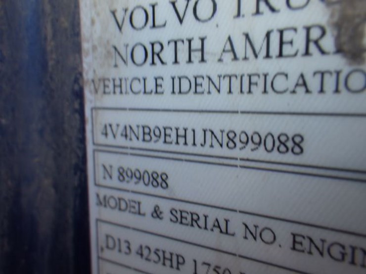 2018-volvo-vnl300-image-21