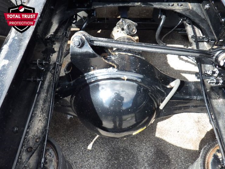 2023-volvo-vnl300-image-8