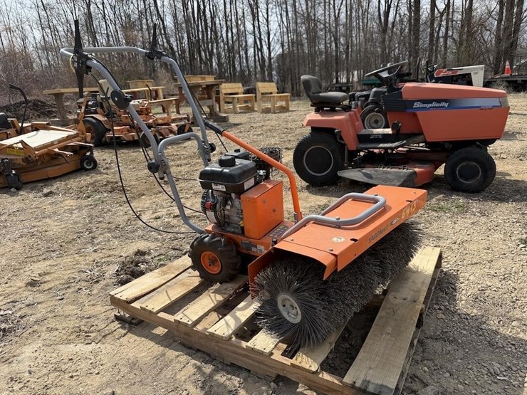 yard-max-yp7065-power-sweeper-image-3