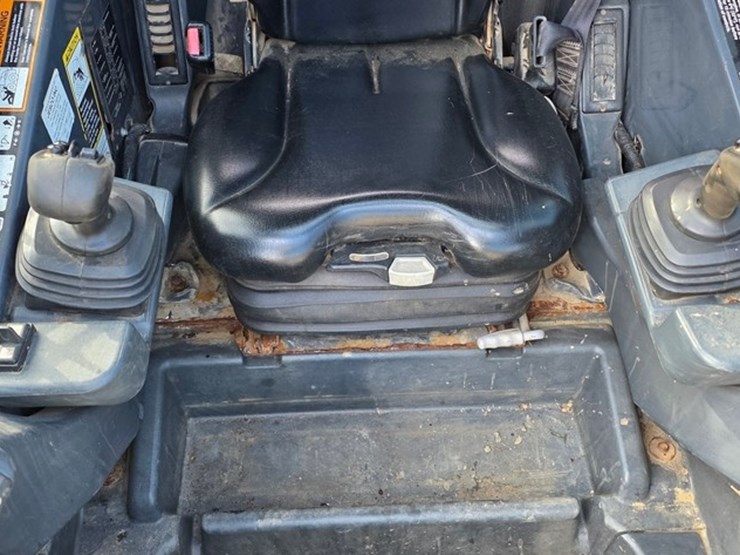 2014-deere-326e-image-47