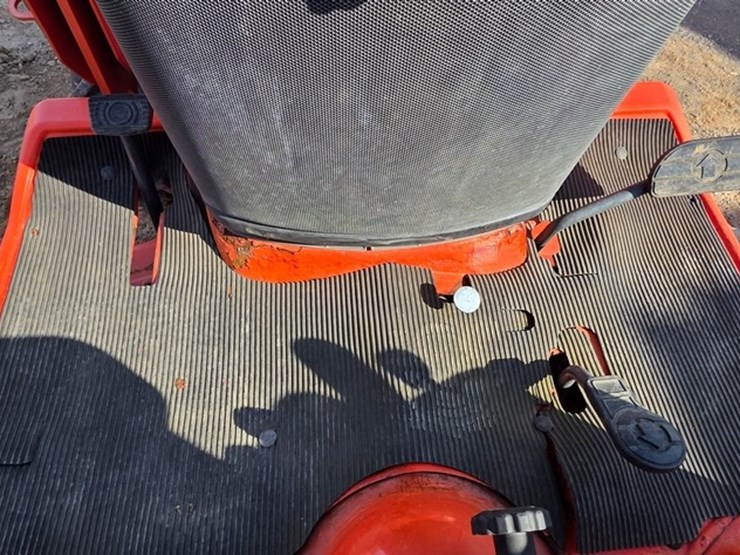 2014-kubota-bx1870-image-41