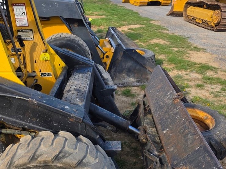 1988-new-holland-l555-image-9