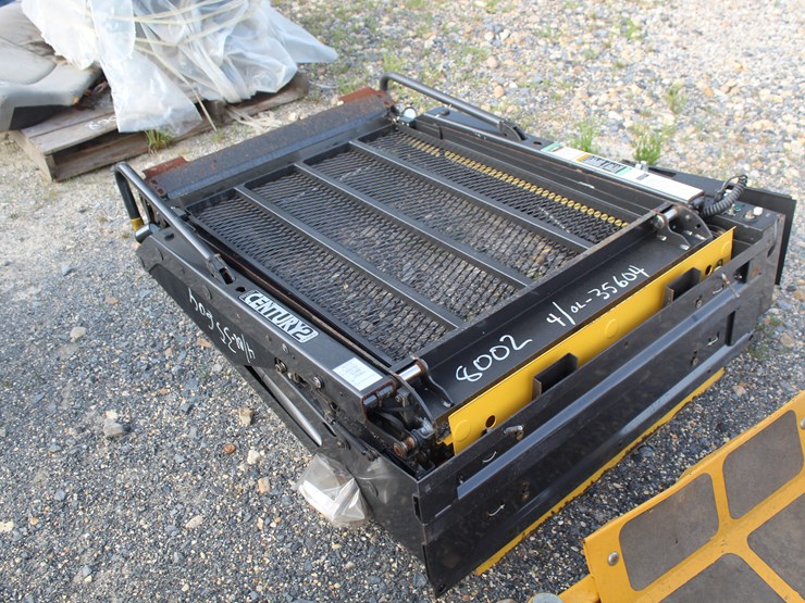 #8002-•-braun-cenrury-2-wheelchair-lift-image-1
