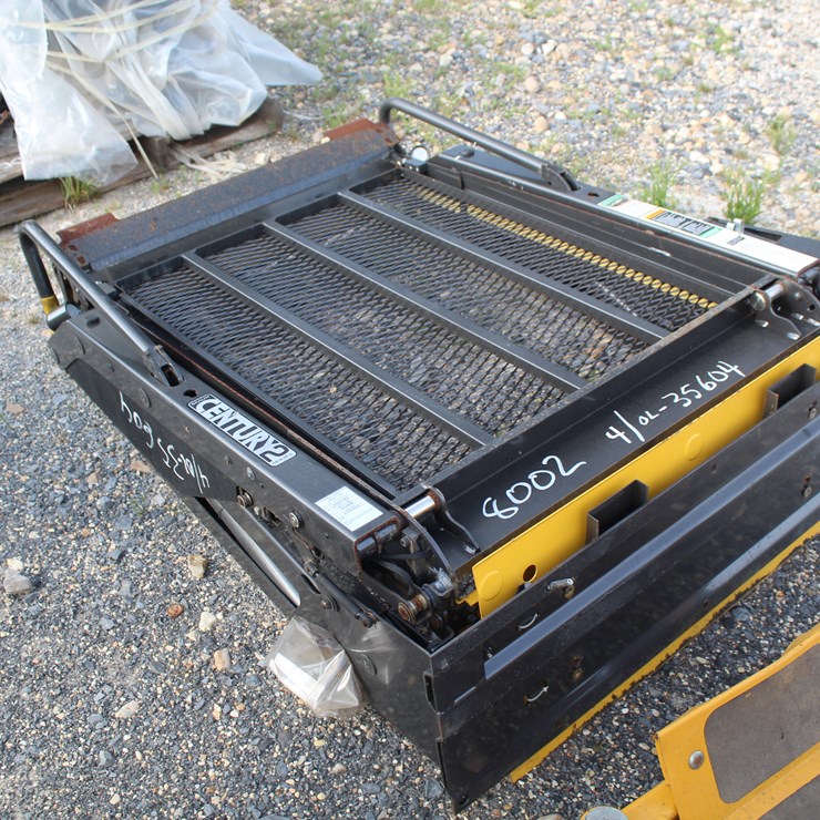 #8002 • BRAUN CENRURY 2 WHEELCHAIR LIFT