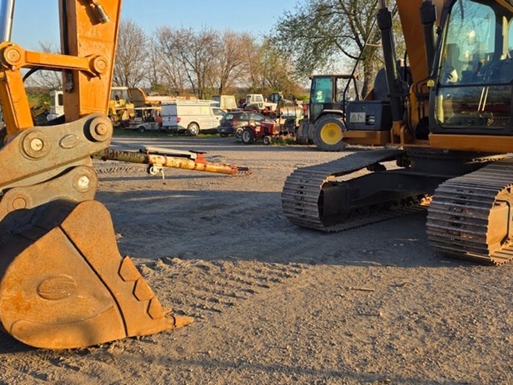 2014-case-cx160c-image-7