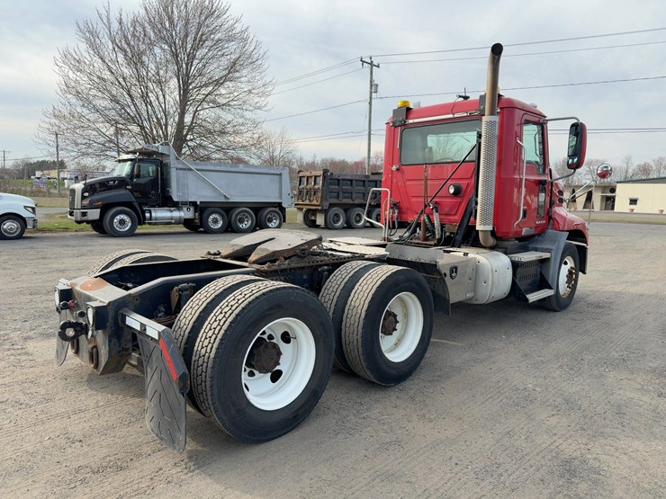 2013-mack-pinnacle-cxu613-image-5