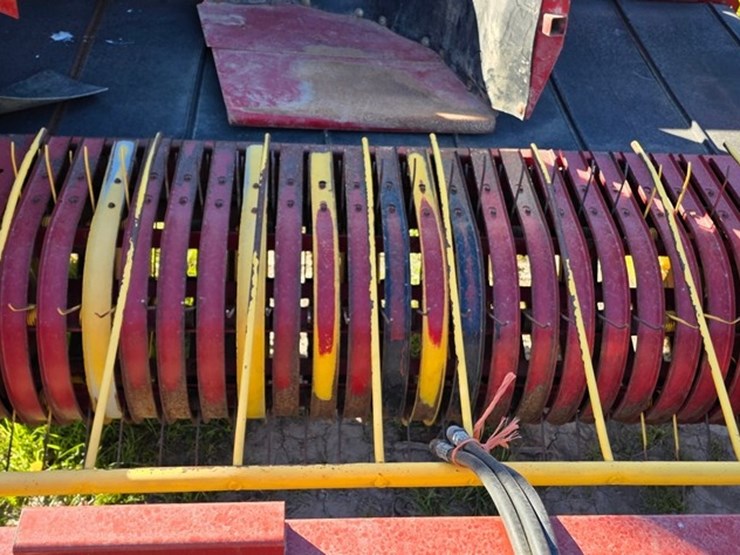 new-holland-166-image-17