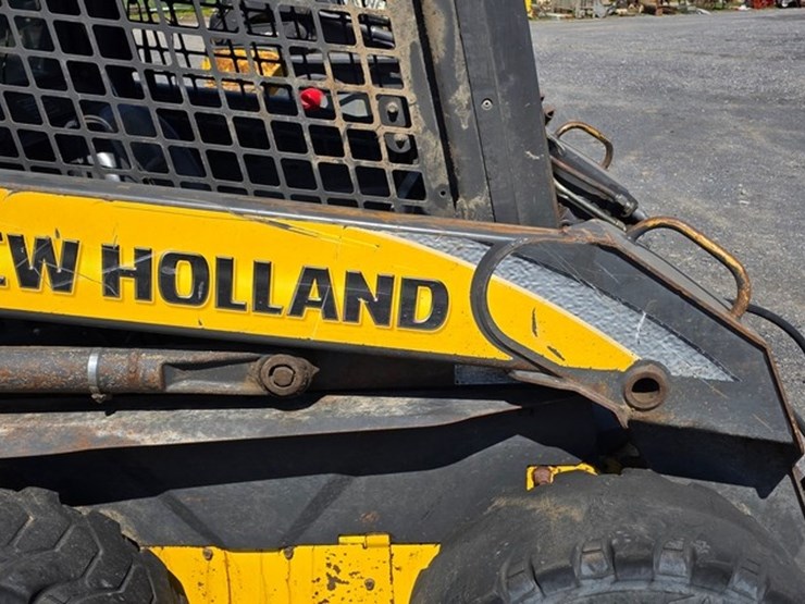 new-holland-l175-image-10