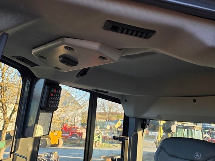 2023-deere-550-lgp-image-71