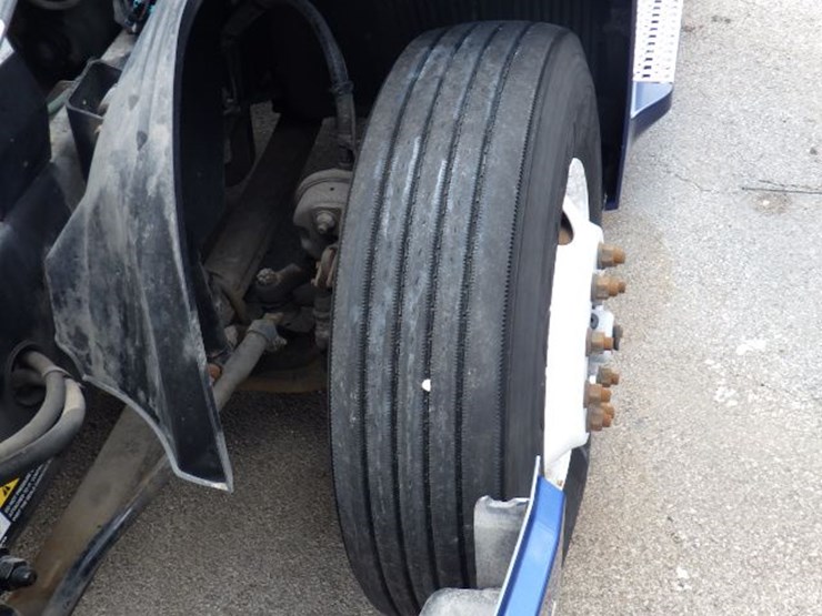 2018-volvo-vnl300-image-19