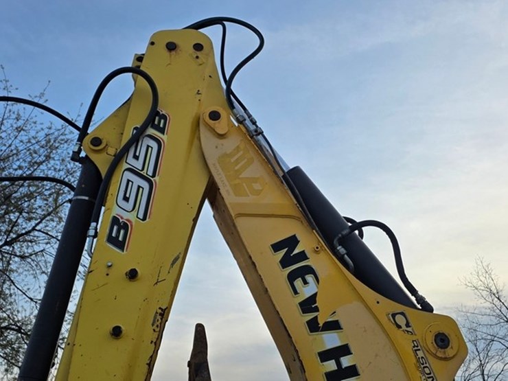 2009-new-holland-b95b-image-21