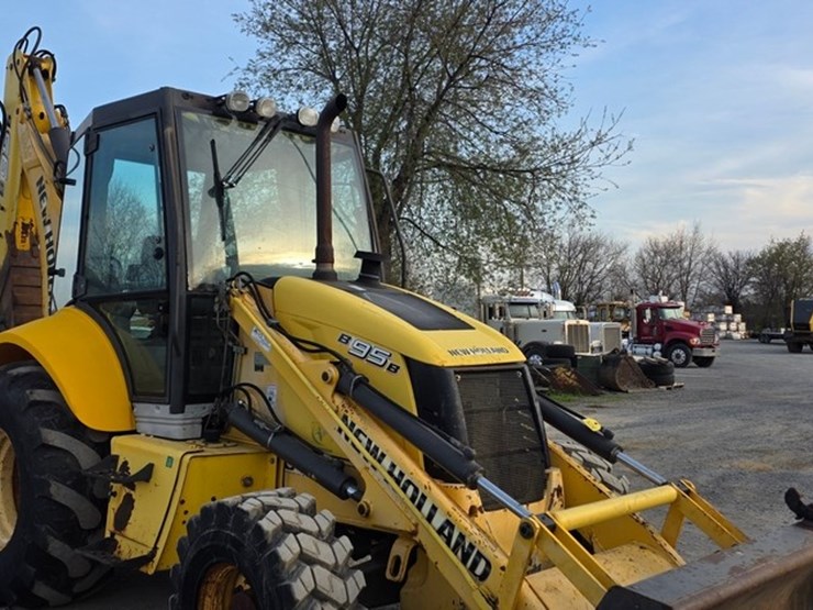 2009-new-holland-b95b-image-7