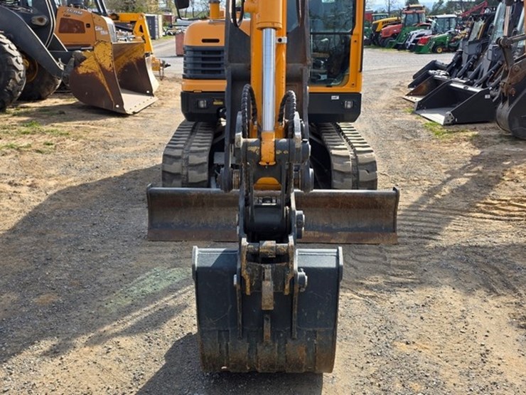 2020-new-holland-e57c-image-50