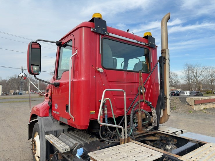2013-mack-pinnacle-cxu613-image-22