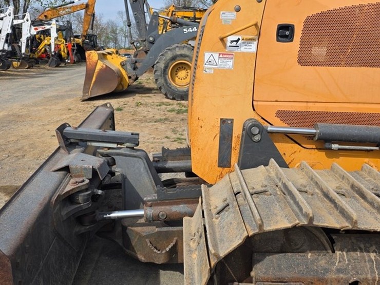 2016-case-750m-lgp-image-9