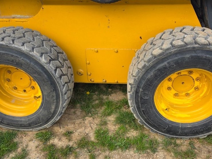 2014-deere-326e-image-11