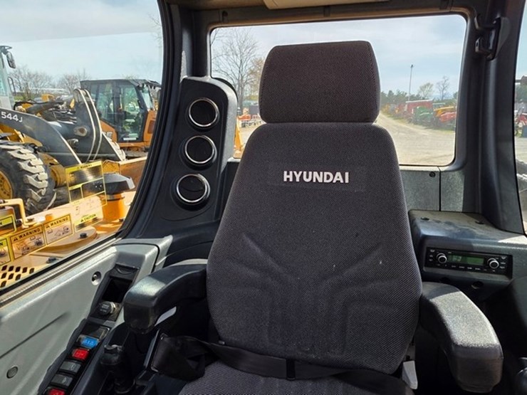 2020-new-holland-e57c-image-65