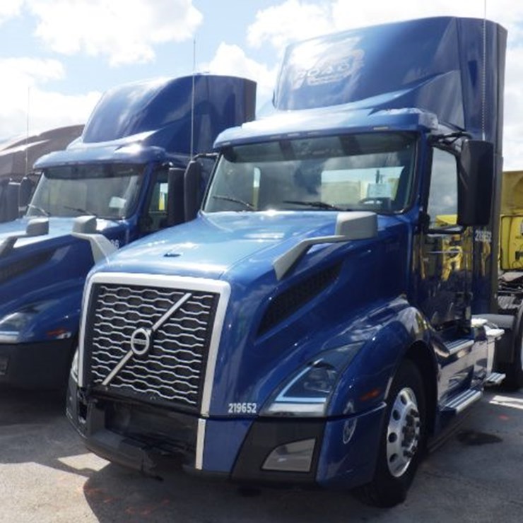 2019 VOLVO VNL300