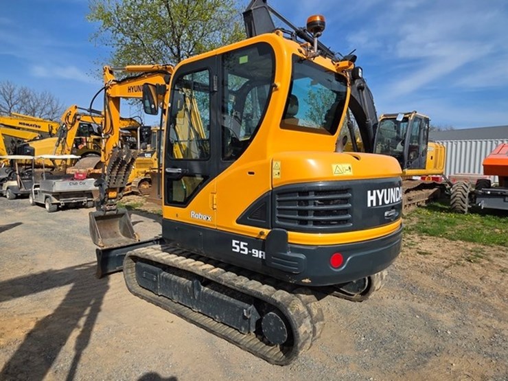 2020-new-holland-e57c-image-4