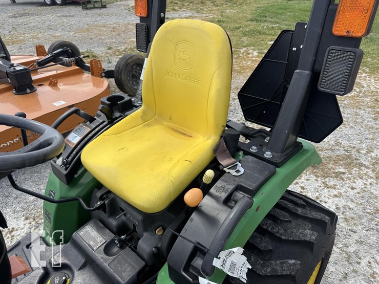 2025-john-deere-2025r-image-11