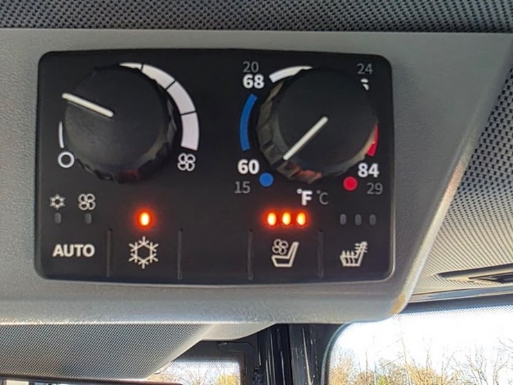 2023-deere-550-lgp-image-82