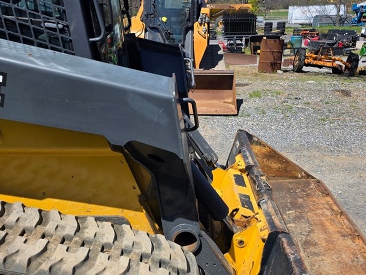 2018-deere-331g-image-9