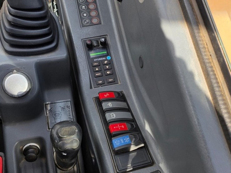 2020-new-holland-e57c-image-75