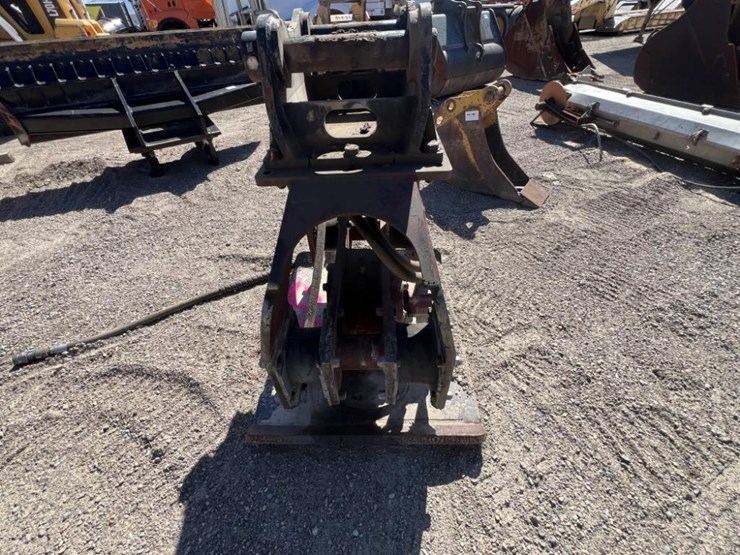 2020-allied-2300-plate-compactor-image-3