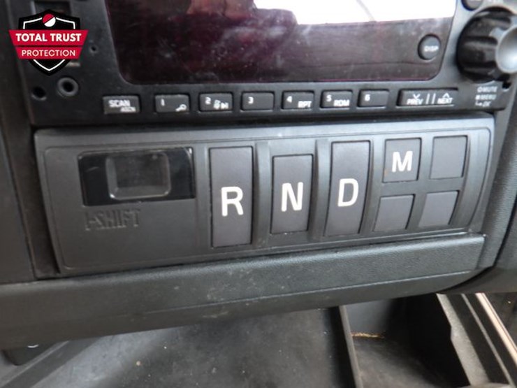 2023-volvo-vnl300-image-14